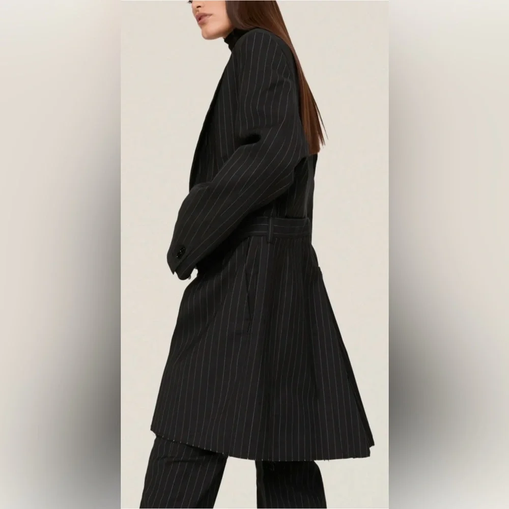 Maison Martin Margiela Gray Pinstripe Blazer with Tailored Silhouette - Picture 4 of 8